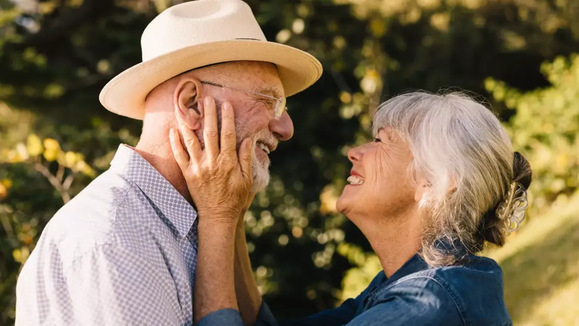 ΕΙΝΑΙ Η ΑΣΦΑΛΙΣΗ ΤΟ ΚΛΕΙΔΙ ΤΗΣ ΜΑΚΡΟΖΩΙΑΣ; ΕΠΙΣΤΗΜΟΝΙΚΑ ΣΤΟΙΧΕΙΑ ΔΙΝΟΥΝ ΤΗΝ ΑΠΑΝΤΗΣΗ.